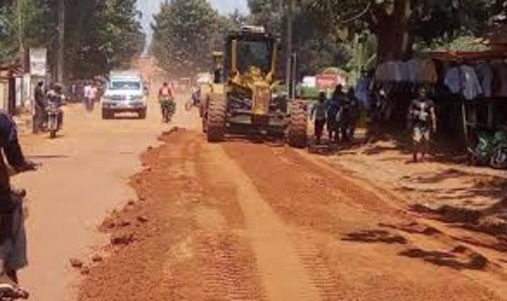 Sud-Ubangi : le gouverneur intérimaire lance les travaux de réhabilitation de l'axe routier Gemena-Kungu évalués à 80.000usd Sud-Ubangi : le gouverneur intérimaire lance les travaux de réhabilitation de l'axe routier Gemena-Kungu évalués à 80.000usd