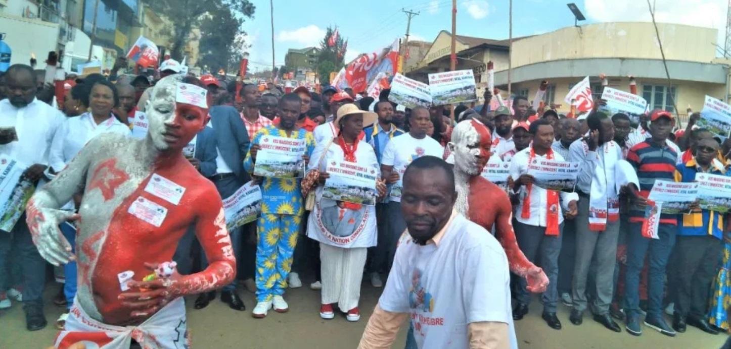 Bukavu: à travers sa marche, l’UNC rappelle à Tshisekedi qu'il avait juré que «s'il trahit Kamerhe, que malédiction s'en suive» Bukavu: à travers sa marche, l’UNC rappelle à Tshisekedi qu'il avait juré que «s'il trahit Kamerhe, que malédiction s'en suive»