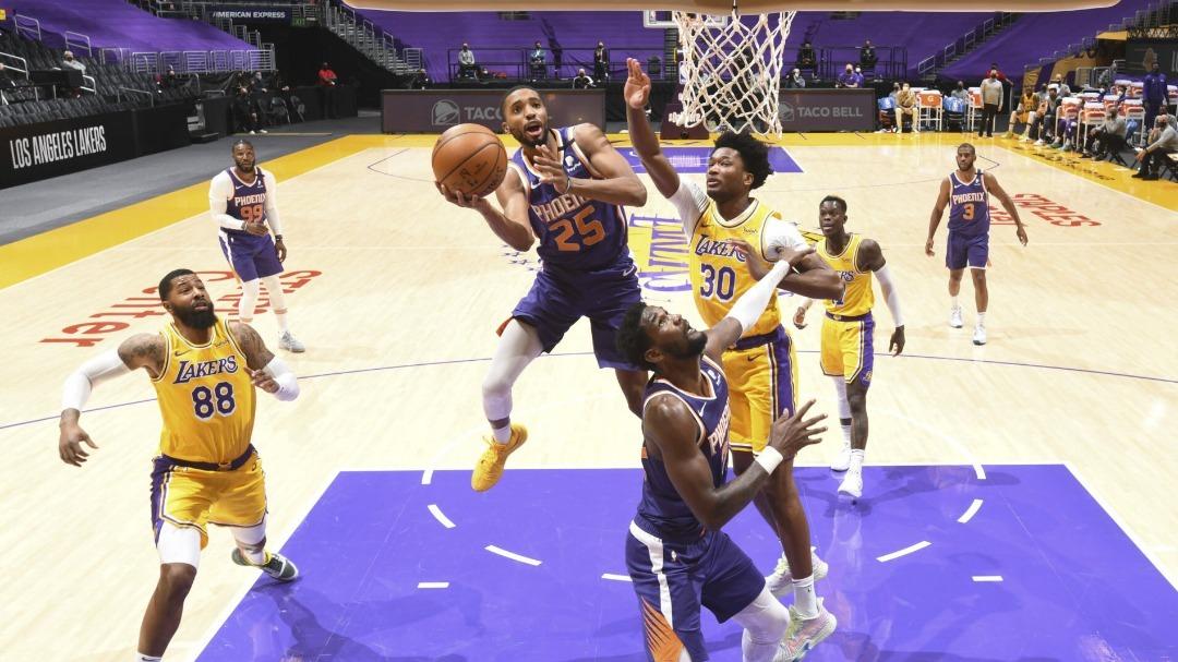 NBA finals : Avec 47 points, Devin Booker des Phoenix Sun domine les Los Angeles Lakers de King James et les envoie déjà en vacances lors du Game 6 NBA finals : Avec 47 points, Devin Booker des Phoenix Sun domine les Los Angeles Lakers de King James et les envoie déjà en vacances lors du Game 6