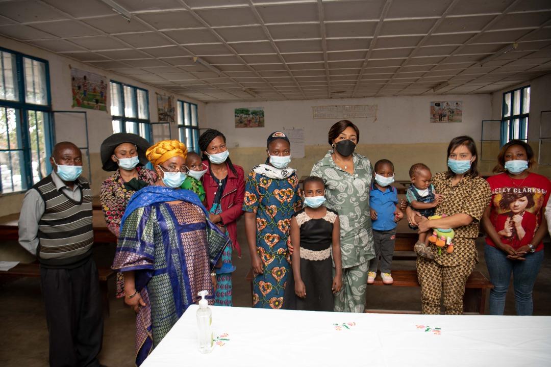 Goma : Denise Nyakeru offre vivres et non vivres aux sinistrés, orphelins, et solde les frais d'hospitalisation de plusieurs malades Goma : Denise Nyakeru offre vivres et non vivres aux sinistrés, orphelins, et solde les frais d'hospitalisation de plusieurs malades