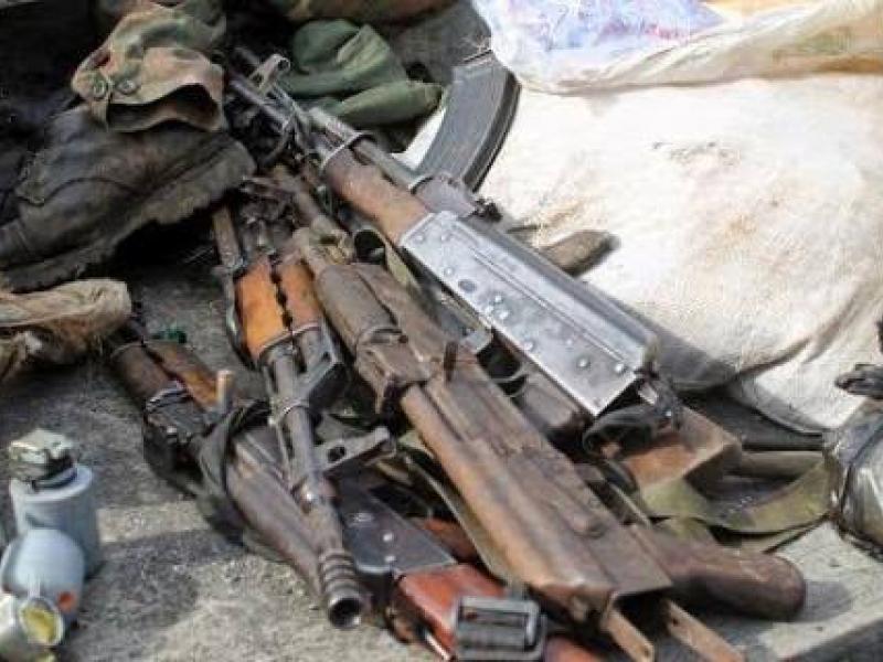 Fizi: les FARDC ont démantelé un réseau de trafic d’armes et munitions, mis en place par Makanika à Minembwe Fizi: les FARDC ont démantelé un réseau de trafic d’armes et munitions, mis en place par Makanika à Minembwe