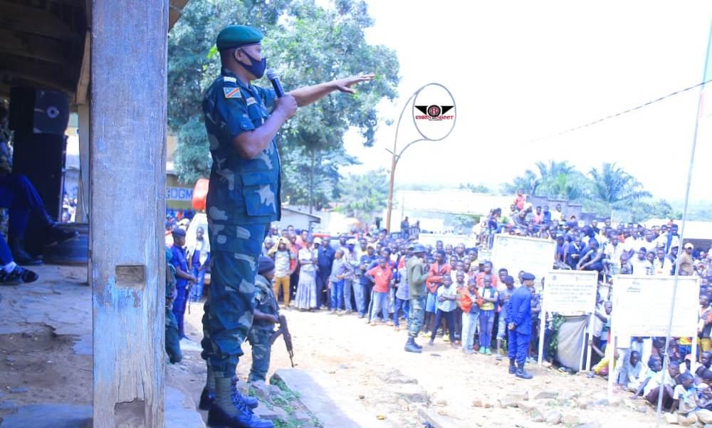 Irumu: l’administrateur militaire en meeting populaire à Komanda Irumu: l’administrateur militaire en meeting populaire à Komanda