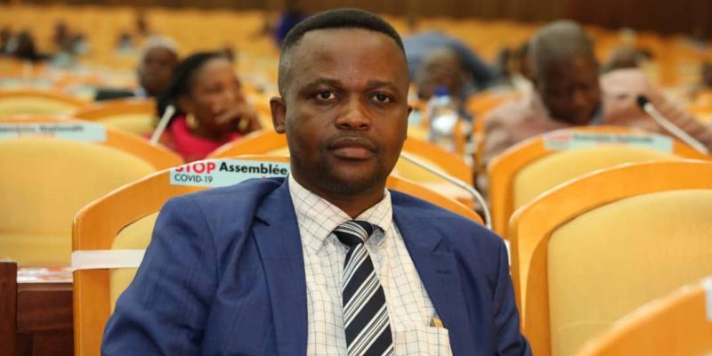 Pour le député Nsingi Pululu, « Mobutu et Joseph Kabila ont détruit ce pays parce qu'ils n'étaient Congolais de père et mère » Pour le député Nsingi Pululu, « Mobutu et Joseph Kabila ont détruit ce pays parce qu'ils n'étaient Congolais de père et mère »