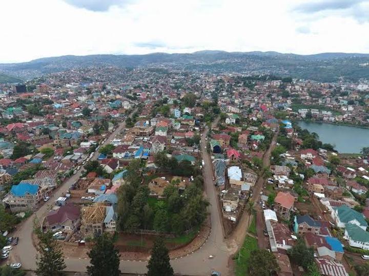 Bukavu : 2 blessés et 2 armes emportées lors de l’attaque d’un poste de police à Muhungu Bukavu : 2 blessés et 2 armes emportées lors de l’attaque d’un poste de police à Muhungu