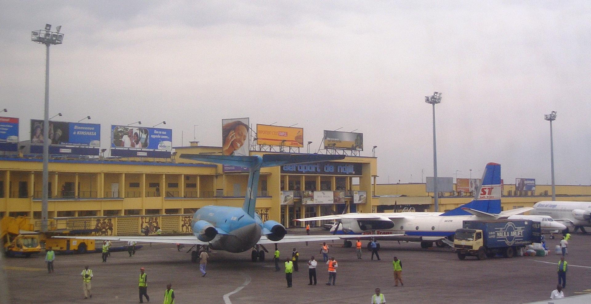 La taxe d’autorisation d’importation d’un avion passe de 70.000 à 10.000 USD ; tandis que la redevance sur le parking de 250 à 30 USD La taxe d’autorisation d’importation d’un avion passe de 70.000 à 10.000 USD ; tandis que la redevance sur le parking de 250 à 30 USD