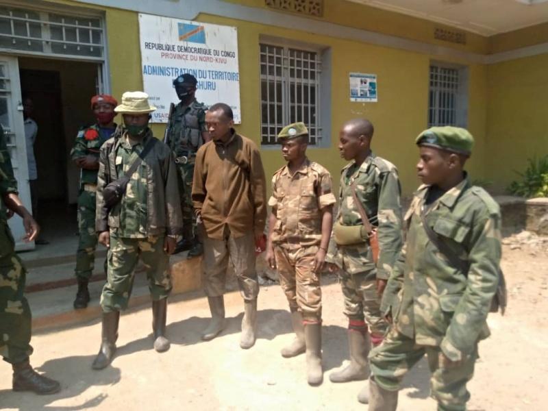 Rutshuru : cinq combattants du CMC se rendent aux FARDC avec 4 armes AK47 Rutshuru : cinq combattants du CMC se rendent aux FARDC avec 4 armes AK47