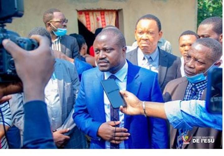 Assassinat de l’étudiant Honoré Shama Kwete : Muhindo Nzangi promet que l’auteur de cet acte ignoble sera retrouvé et sanctionné Assassinat de l’étudiant Honoré Shama Kwete : Muhindo Nzangi promet que l’auteur de cet acte ignoble sera retrouvé et sanctionné