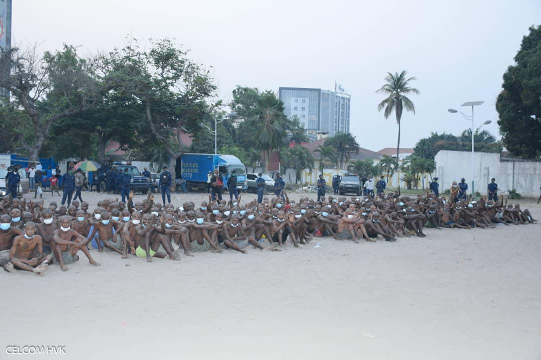 Kinshasa: 375 Kulunas et 2 évadés de Kanyama Kasese présentés au gouverneur Gentiny Ngobila Kinshasa: 375 Kulunas et 2 évadés de Kanyama Kasese présentés au gouverneur Gentiny Ngobila