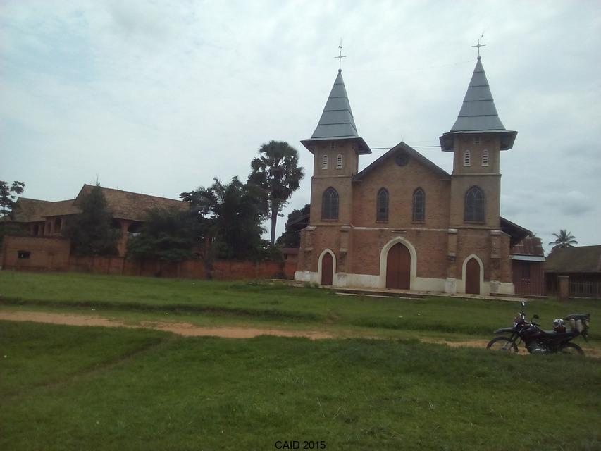 Kasaï Central : En pleine célébration d’une messe à Ndekesha, un prêtre catholique est décédé Kasaï Central : En pleine célébration d’une messe à Ndekesha, un prêtre catholique est décédé