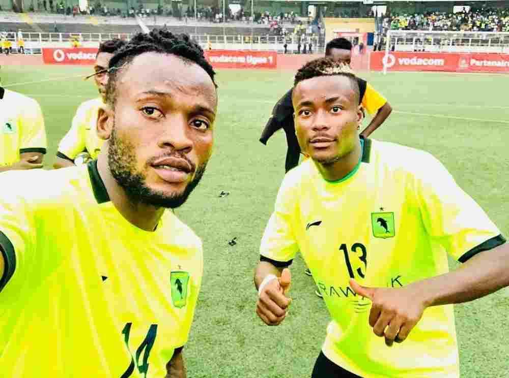 F.Kitenge : « Plus de 17 joueurs de V. Club sont enregistrés au nom d’Esther Kumba, l’épouse du Général Amisi, qui négocie et touche l’argent des transferts » F.Kitenge : « Plus de 17 joueurs de V. Club sont enregistrés au nom d’Esther Kumba, l’épouse du Général Amisi, qui négocie et touche l’argent des transferts »