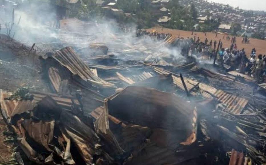 Ituri : 2 morts et des maisons incendiées dans une attaque des ADF à Irumu Ituri : 2 morts et des maisons incendiées dans une attaque des ADF à Irumu