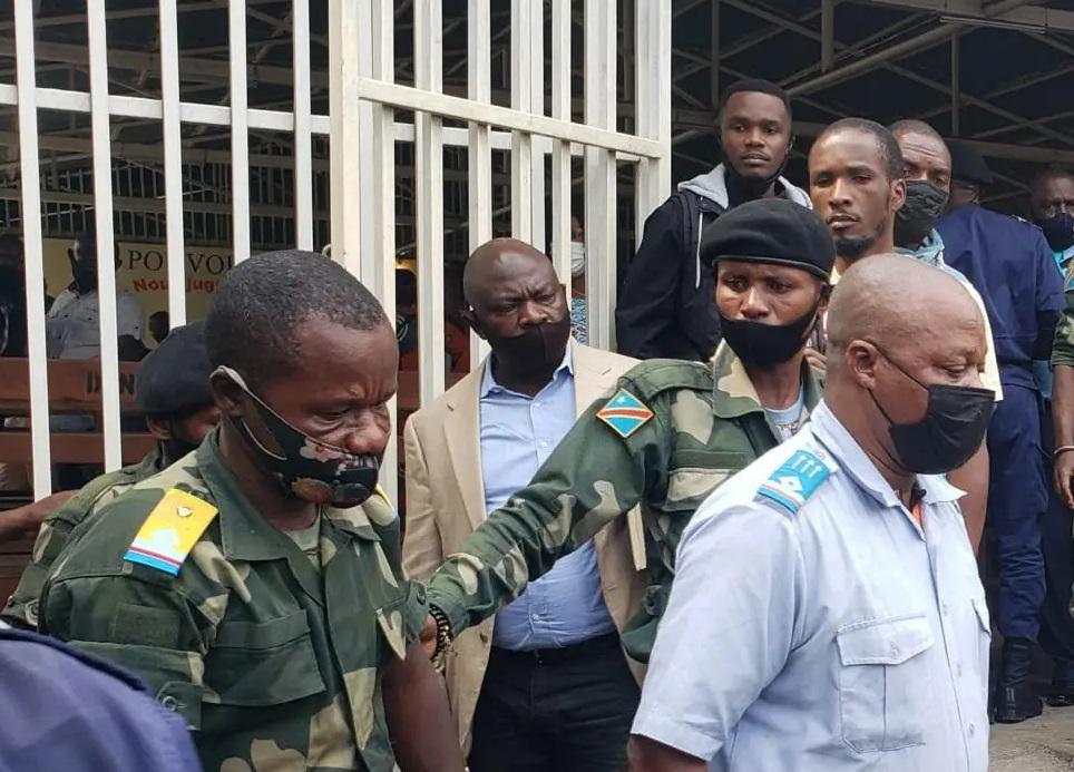 Les deux officiers des FARDC qui s’étaient battus à Goma, ont été condamnés à perpétuité Les deux officiers des FARDC qui s’étaient battus à Goma, ont été condamnés à perpétuité
