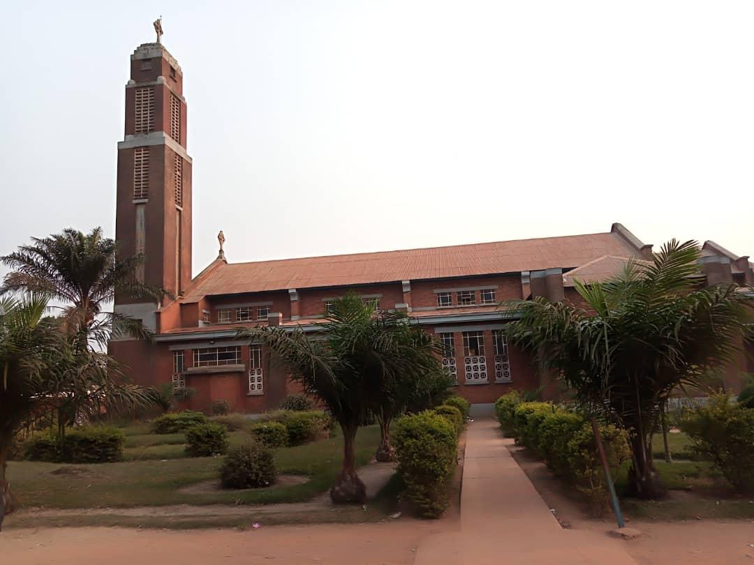 Kongo central : un abbé retrouvé mort dans sa chambre à Mbanza-Ngungu Kongo central : un abbé retrouvé mort dans sa chambre à Mbanza-Ngungu