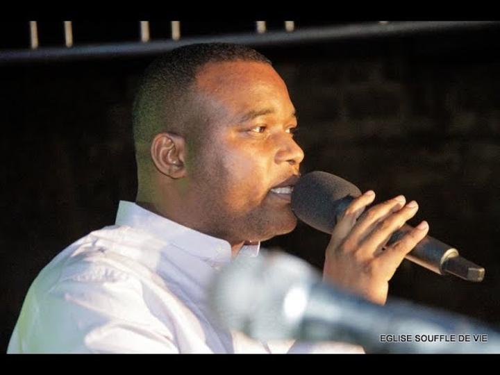 Bunia: message de paix lancé par le musicien chrétien Henri Papa Mulaja aux habitants de l’Ituri Bunia: message de paix lancé par le musicien chrétien Henri Papa Mulaja aux habitants de l’Ituri