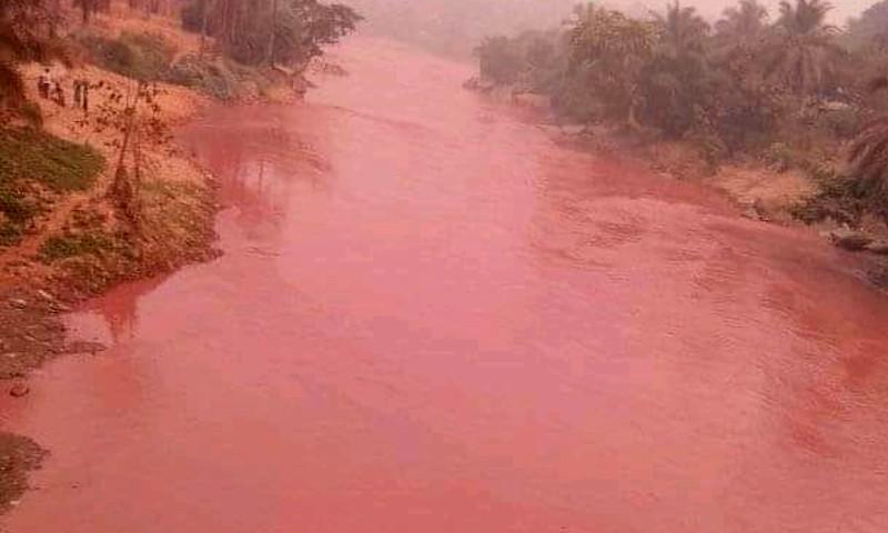 Kwilu : la coloration rougeâtre de la rivière Kasaï parmi les causes de l’incendie d’une baleinière à Dima Lumbu Kwilu : la coloration rougeâtre de la rivière Kasaï parmi les causes de l’incendie d’une baleinière à Dima Lumbu