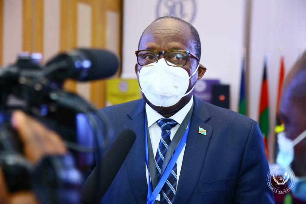 Lutundula à propos de l’élection de Tshisekedi à la SADC : « C’est un grand acquis qui participe au renforcement du leadership congolais au plan international » Lutundula à propos de l’élection de Tshisekedi à la SADC : « C’est un grand acquis qui participe au renforcement du leadership congolais au plan international »