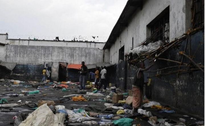 Hécatombe dans la prison de Makala : l’ACAJ recense plus de 150 décès entre janvier et juin 2021 Hécatombe dans la prison de Makala : l’ACAJ recense plus de 150 décès entre janvier et juin 2021