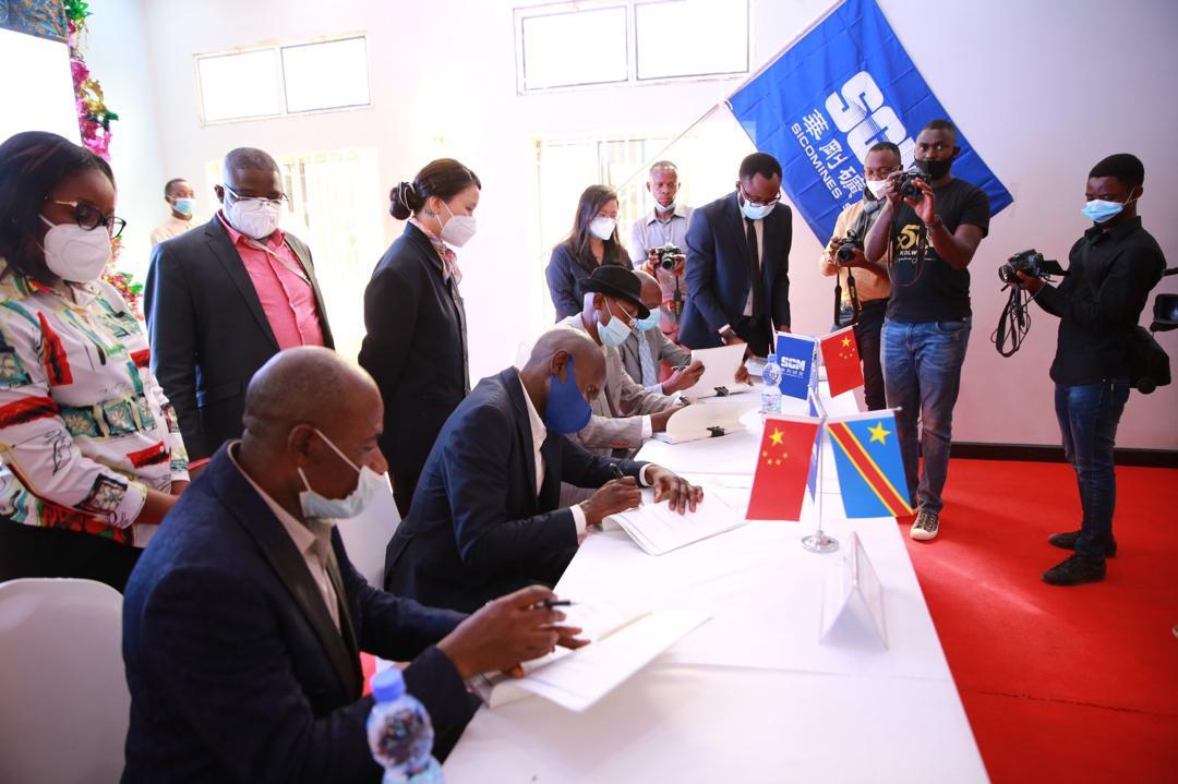 Kolwezi: La Sicomines S.A se convient avec les communautés locales pour la redistribution de 11, 5 millions USD de son exploitation durant 5 ans Kolwezi: La Sicomines S.A se convient avec les communautés locales pour la redistribution de 11, 5 millions USD de son exploitation durant 5 ans