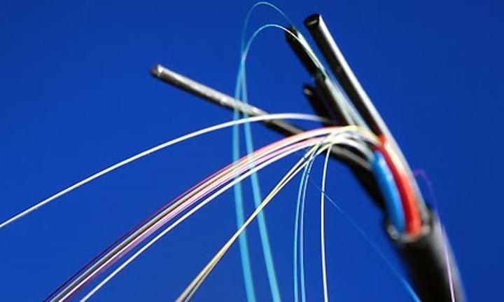 La ministre Kahinda lance le signal du réseau de la fibre optique à Kinshasa La ministre Kahinda lance le signal du réseau de la fibre optique à Kinshasa