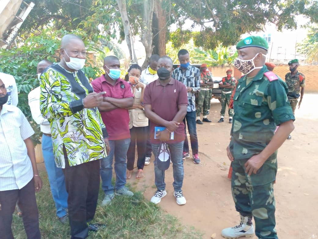 Uvira : les populations se cotisent pour encourager les FARDC sur les fronts Uvira : les populations se cotisent pour encourager les FARDC sur les fronts