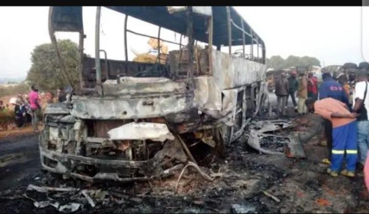 Haut-Katanga: Une cinquantaine de personnes périssent dans l’incendie d’un bus à Lubumbashi Haut-Katanga: Une cinquantaine de personnes périssent dans l’incendie d’un bus à Lubumbashi