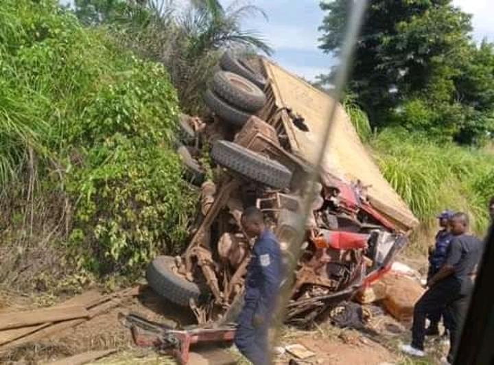 Kasai-Oriental : 4 morts et plusieurs blessés dans un accident de la circulation sur la RN1 Mwene-Ditu-Mbuji-Mayi Kasai-Oriental : 4 morts et plusieurs blessés dans un accident de la circulation sur la RN1 Mwene-Ditu-Mbuji-Mayi