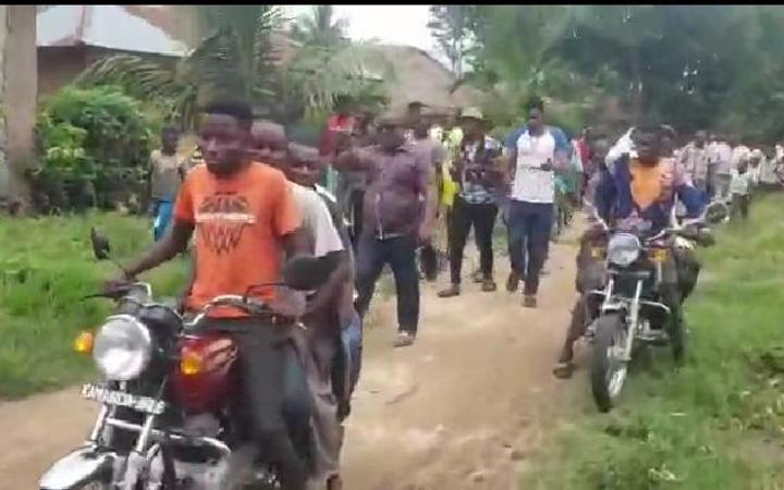 Maï-Ndombe : la société civile force vive de la commune rurale de Kutu exige le départ inconditionnel de leur bourgmestre Maï-Ndombe : la société civile force vive de la commune rurale de Kutu exige le départ inconditionnel de leur bourgmestre