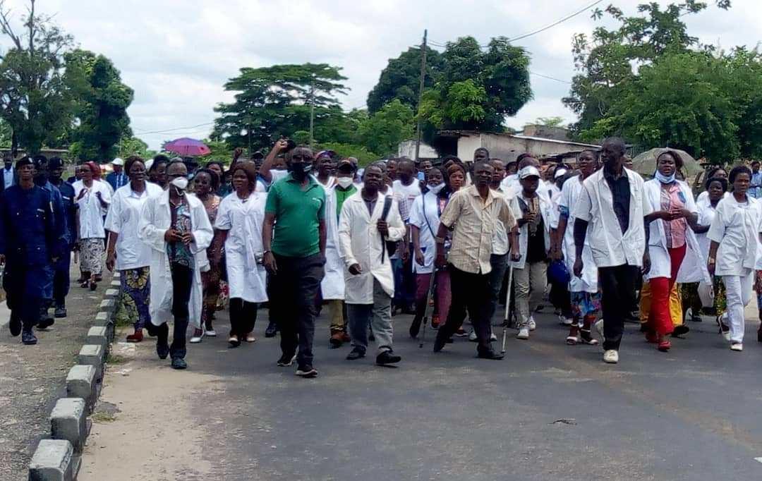 Kwilu : les personnels non-médecins et administratifs du secteur de la santé d’Idiofa dans la rue après trois mois de grève Kwilu : les personnels non-médecins et administratifs du secteur de la santé d’Idiofa dans la rue après trois mois de grève