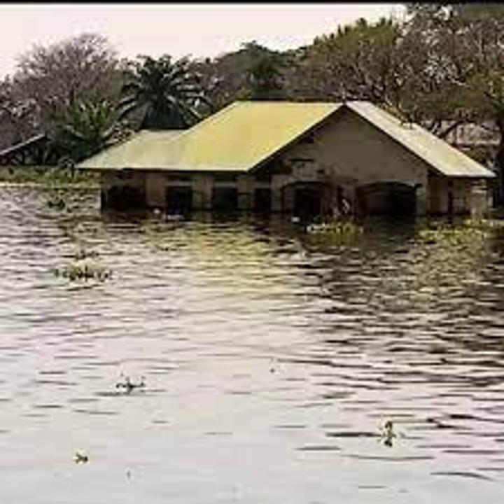 Mahagi: montée des eaux du lac Albert, le centre de santé de Mahagi-Port totalement englouti Mahagi: montée des eaux du lac Albert, le centre de santé de Mahagi-Port totalement englouti