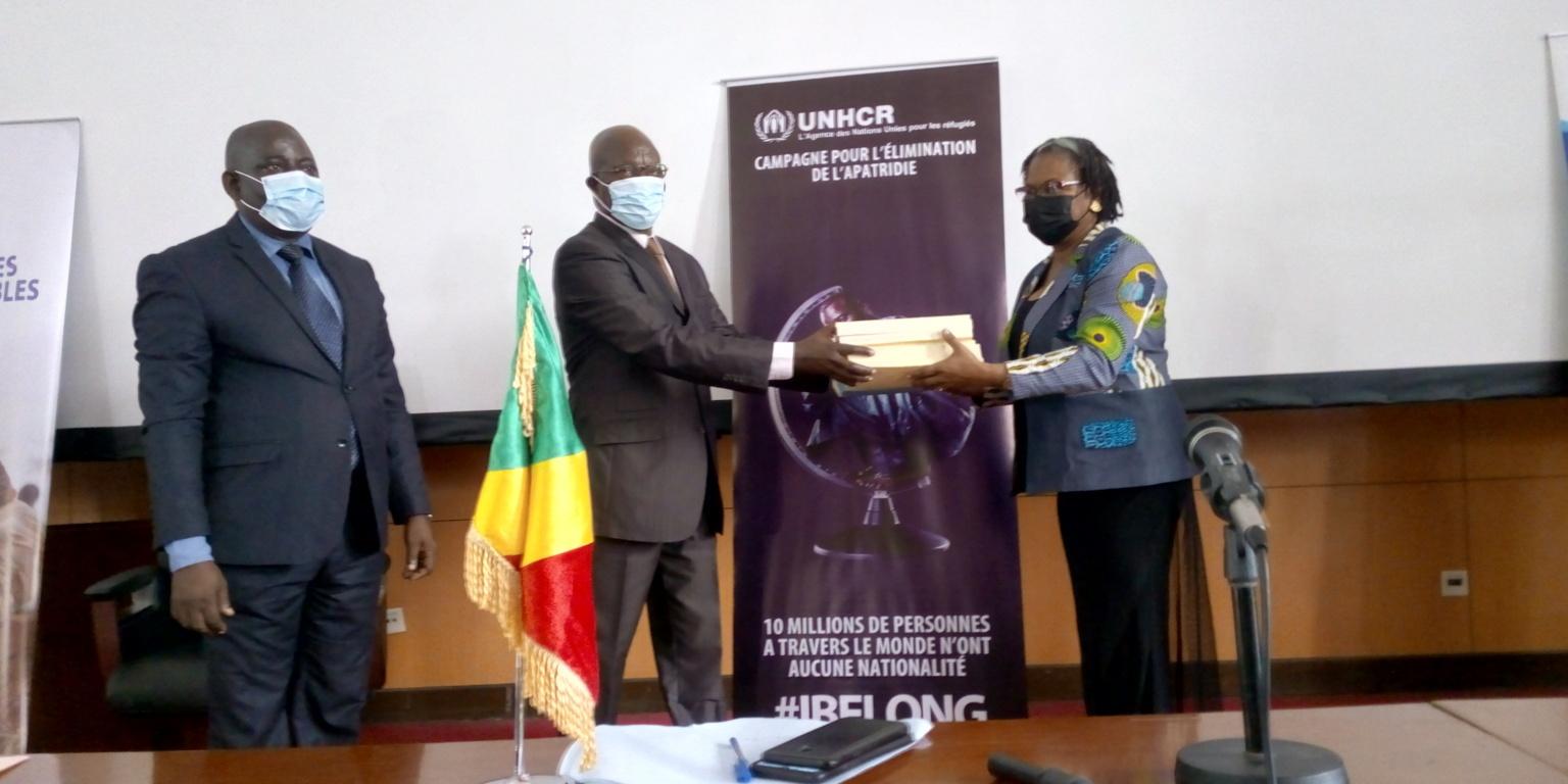 Etat civil: le HCR offre du matériel au gouvernement congolais Etat civil: le HCR offre du matériel au gouvernement congolais