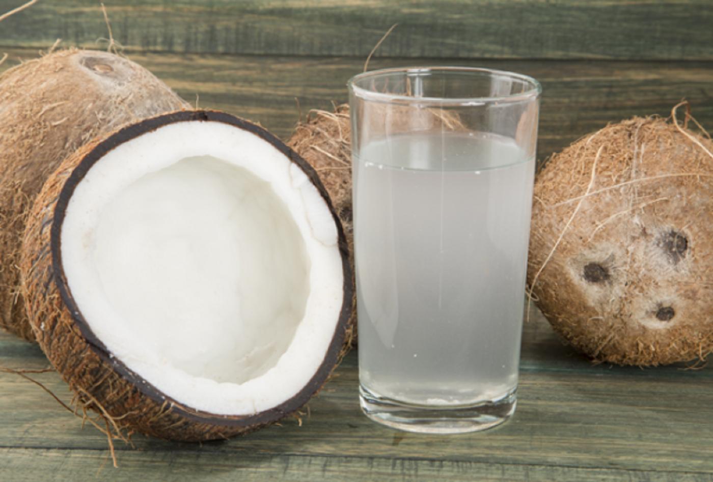 L’eau de coco: 8 secrets surprenants de cette eau miraculeuse L’eau de coco: 8 secrets surprenants de cette eau miraculeuse