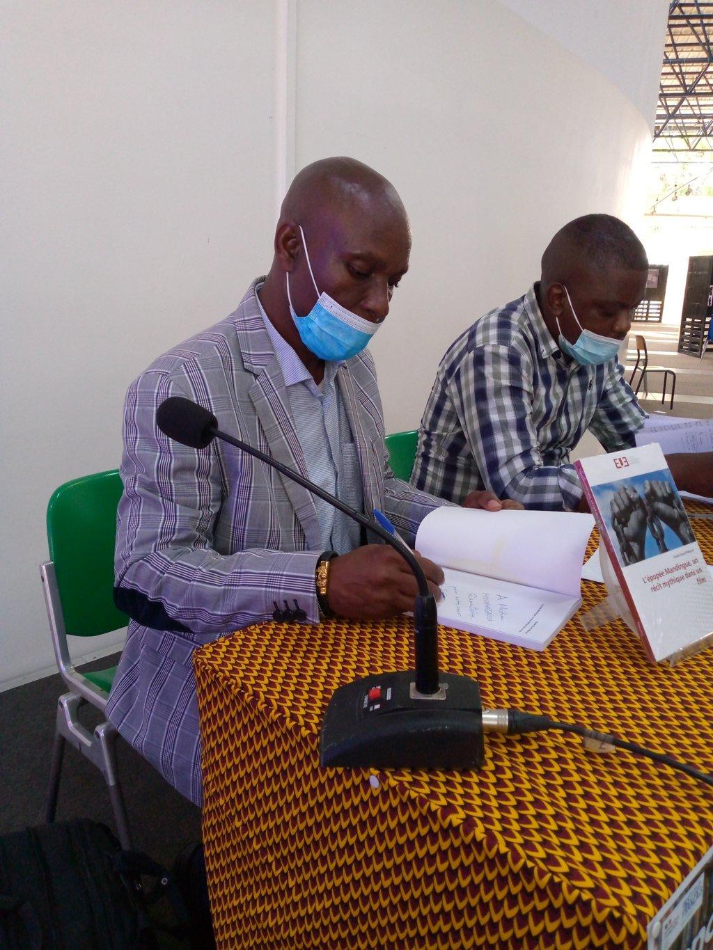 Livre : « L’épopée Mandingue, un récit mythique dans un film », une œuvre ancestrale Livre : « L’épopée Mandingue, un récit mythique dans un film », une œuvre ancestrale