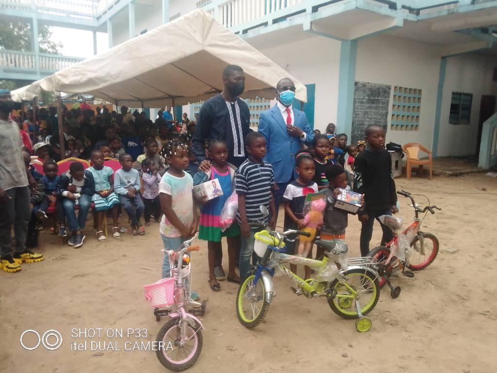 Fête de Noël : des jouets pour des enfants de Djiri Fête de Noël : des jouets pour des enfants de Djiri