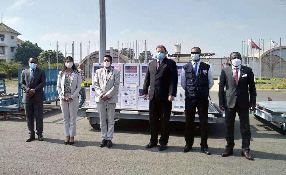 Vaccination contre la Covid-19 : Arrivée du tout premier lot de Pfizer avec 398 970 doses Vaccination contre la Covid-19 : Arrivée du tout premier lot de Pfizer avec 398 970 doses