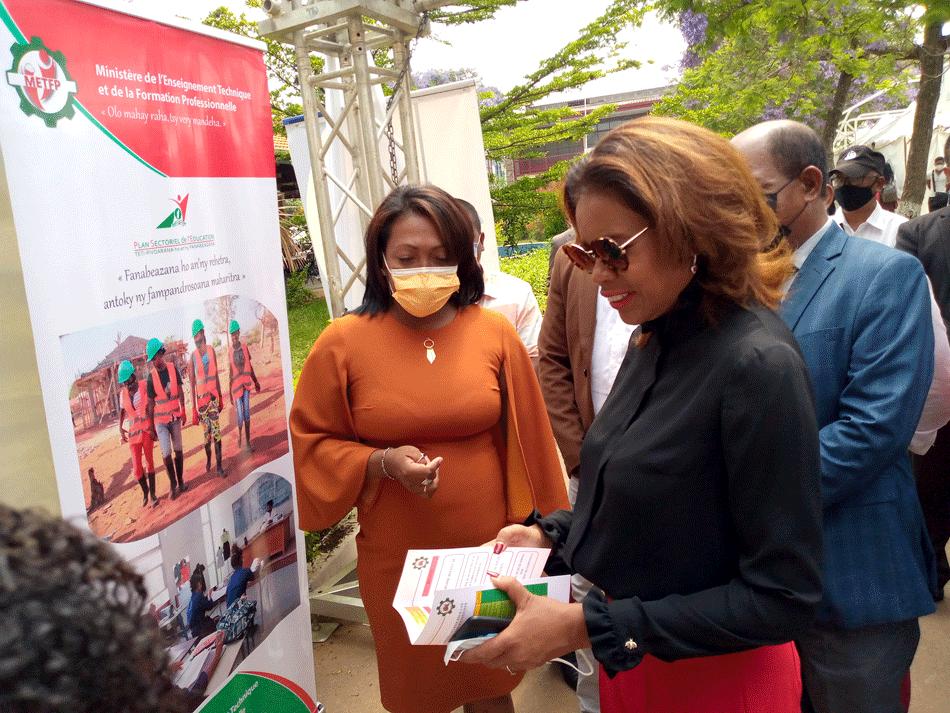 Salon des métiers et de la formation professionnelle : Une première édition prometteuse Salon des métiers et de la formation professionnelle : Une première édition prometteuse