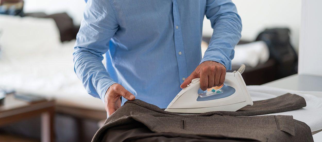 Astuce miraculeuse pour repasser sa tenue sans utiliser un fer à repasser Astuce miraculeuse pour repasser sa tenue sans utiliser un fer à repasser