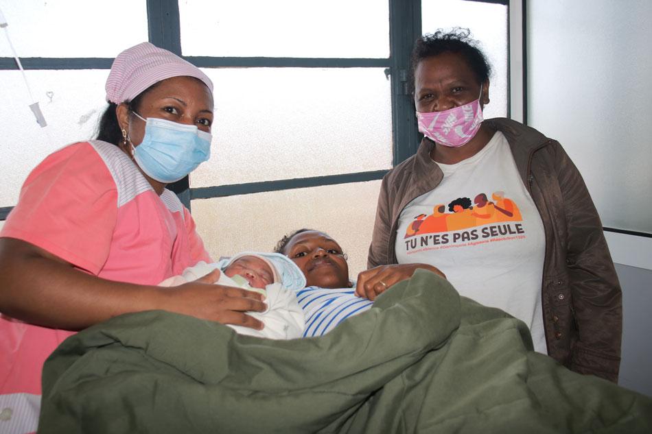 Maternité Befelatanana : Le premier bébé de 2022 né à 2h35 Maternité Befelatanana : Le premier bébé de 2022 né à 2h35