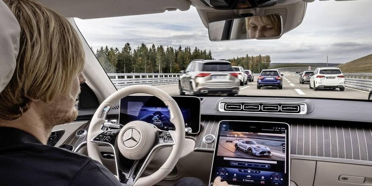 Mercedes certifié avant Tesla pour la conduite autonome
