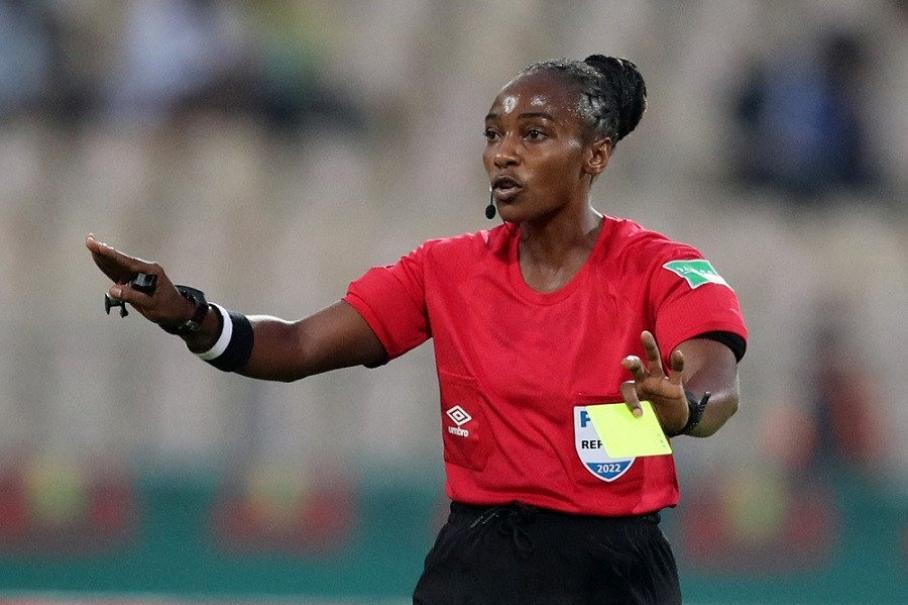 Salima Mukansanga, première femme africaine à arbitrer au Mondial de football Salima Mukansanga, première femme africaine à arbitrer au Mondial de football