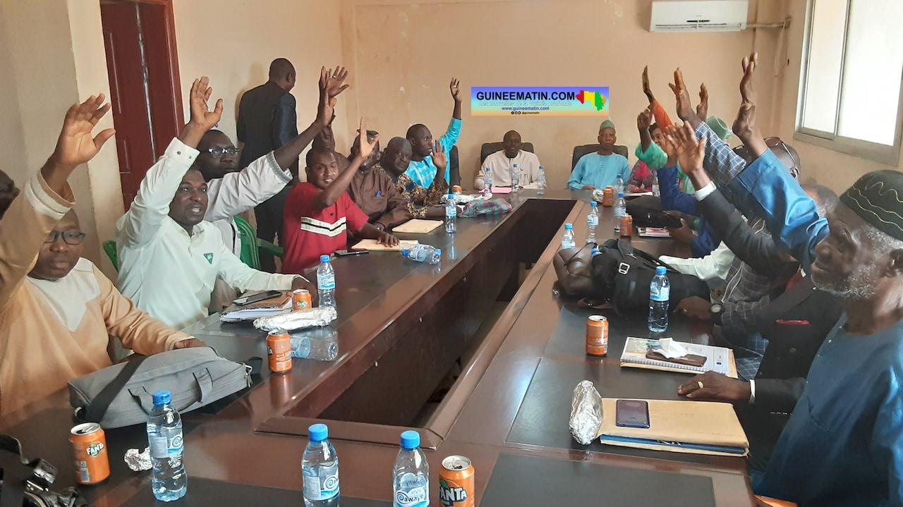 Dixinn : les conseillers communaux votent un budget de 5 milliards 422 millions 176 mille 889 GNF Dixinn : les conseillers communaux votent un budget de 5 milliards 422 millions 176 mille 889 GNF