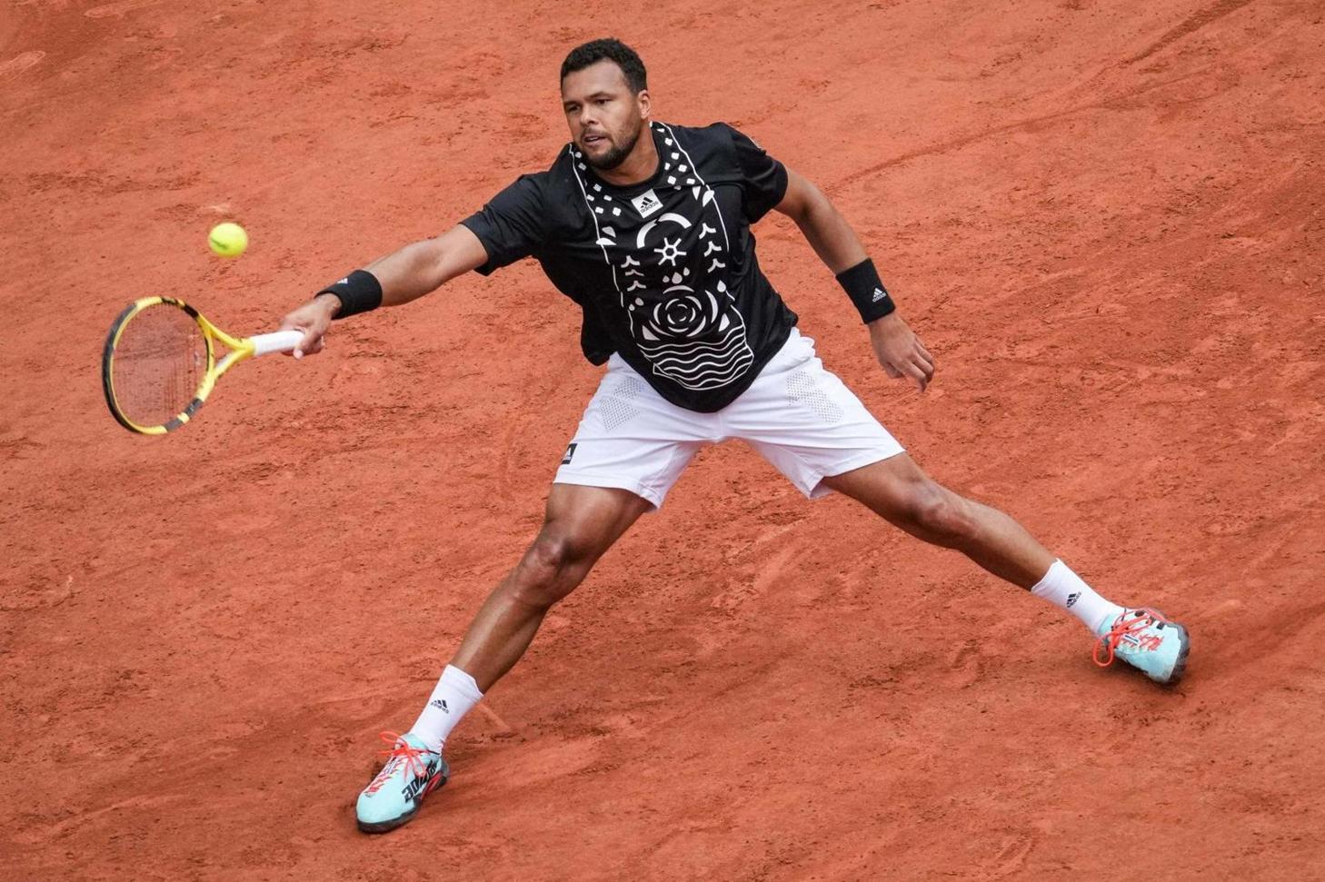 Roland-Garros : En larmes pour sa dernière, Jo-Wilfried Tsonga a fait le show Roland-Garros : En larmes pour sa dernière, Jo-Wilfried Tsonga a fait le show