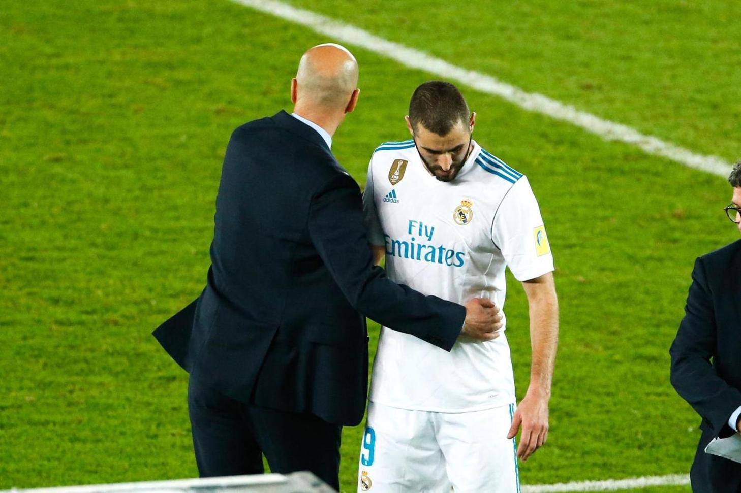 Zinedine Zidane arrive à Paris avec Karim Benzema Zinedine Zidane arrive à Paris avec Karim Benzema