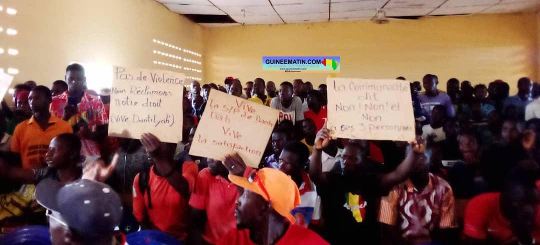 Faranah : des travailleurs de la société chinoise de chemin de fer Beyla-Forécariah en colère Faranah : des travailleurs de la société chinoise de chemin de fer Beyla-Forécariah en colère