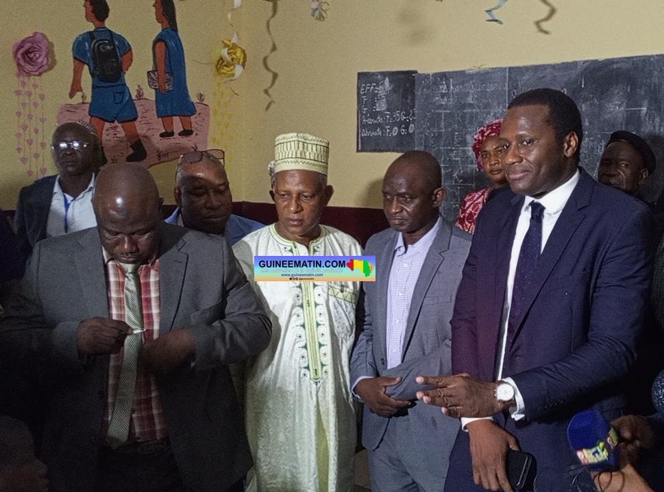 Examen d’entrée en 7ème année : Karamo Kaba, gouverneur de la BCRG, lance les premières épreuves à Ratoma Examen d’entrée en 7ème année : Karamo Kaba, gouverneur de la BCRG, lance les premières épreuves à Ratoma