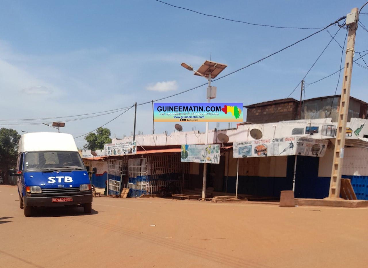 Les membres du gouvernement à Siguiri : le marché et les écoles fermés Les membres du gouvernement à Siguiri : le marché et les écoles fermés