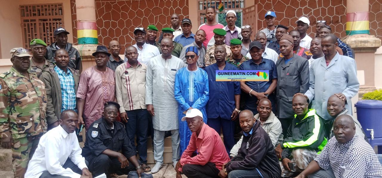 Examens nationaux : « s’il y a faillite chez quelqu’un, il va perdre son poste, et il sera poursuivi », prévient le préfet de Mamou Examens nationaux : « s’il y a faillite chez quelqu’un, il va perdre son poste, et il sera poursuivi », prévient le préfet de Mamou