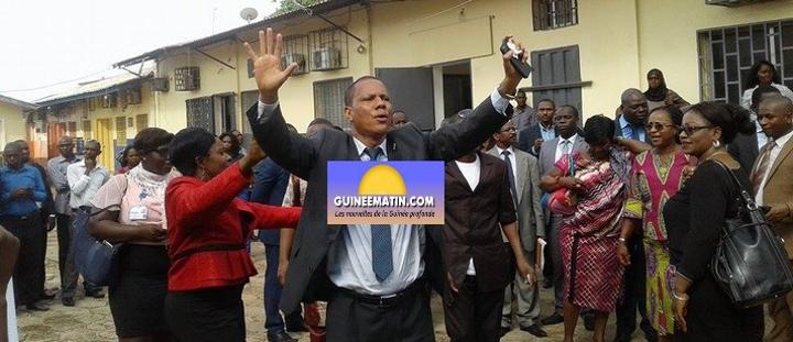 Guinée : les travailleurs des banques manifestent contre la condamnation d’Ecobank et d’Afriland First Bank Guinée : les travailleurs des banques manifestent contre la condamnation d’Ecobank et d’Afriland First Bank