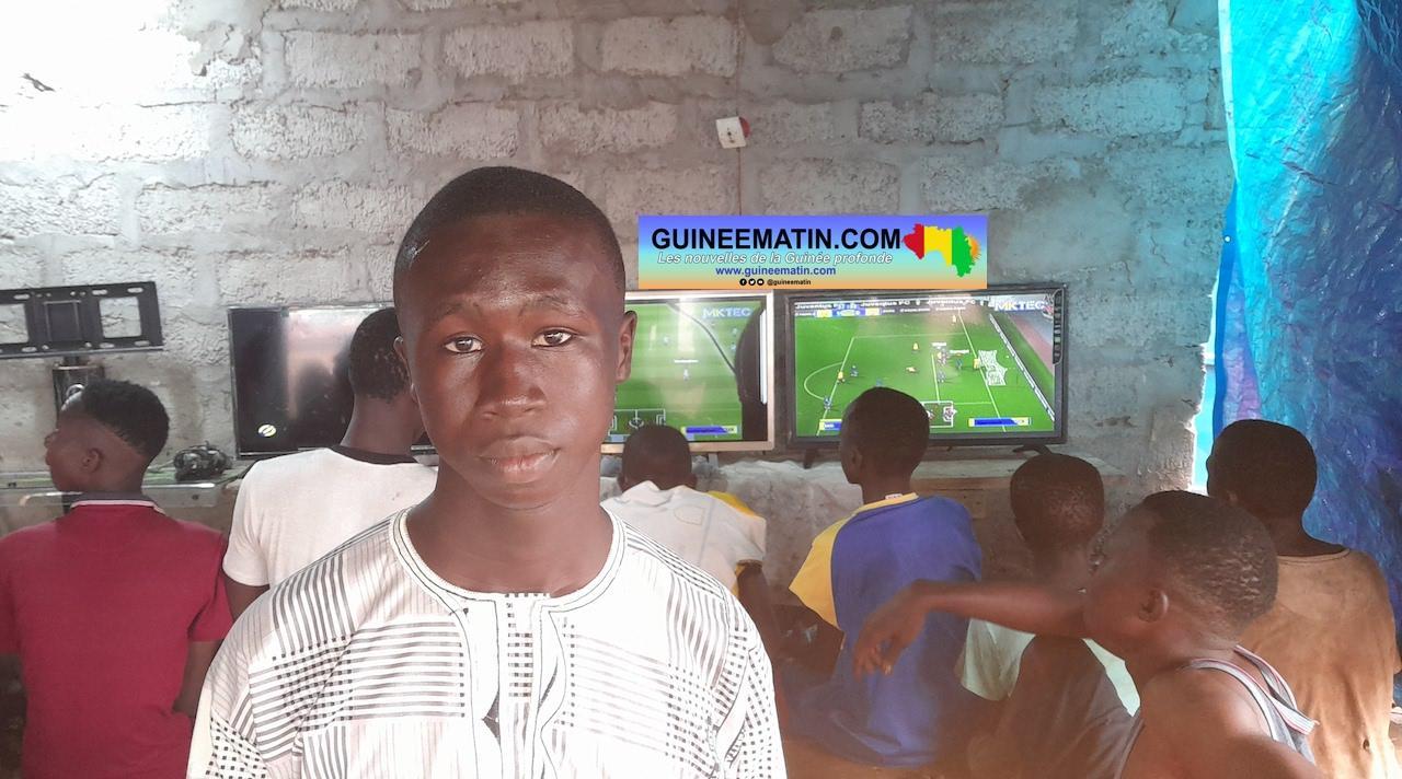 Vacances et jeux de loisirs des enfants : des vacanciers amateurs de PlayStation et du sport expliquent le mobile de leur choix Vacances et jeux de loisirs des enfants : des vacanciers amateurs de PlayStation et du sport expliquent le mobile de leur choix