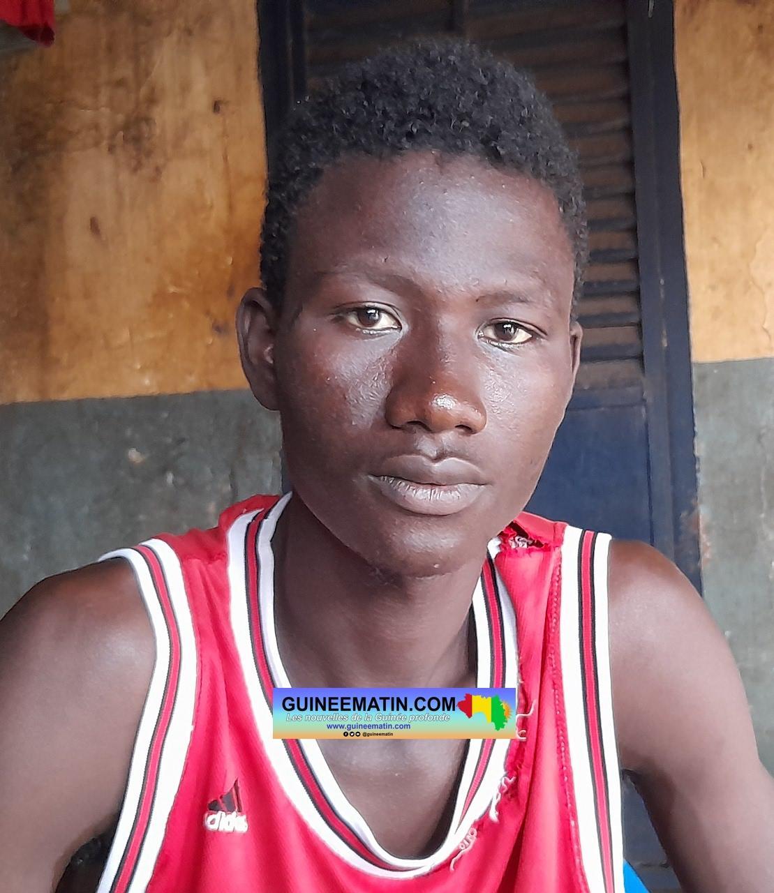 Amadou Sadio Diallo, blessé à Conakry : « la balle est entrée d’un côté de ma jambe avant de ressortir… » Amadou Sadio Diallo, blessé à Conakry : « la balle est entrée d’un côté de ma jambe avant de ressortir… »