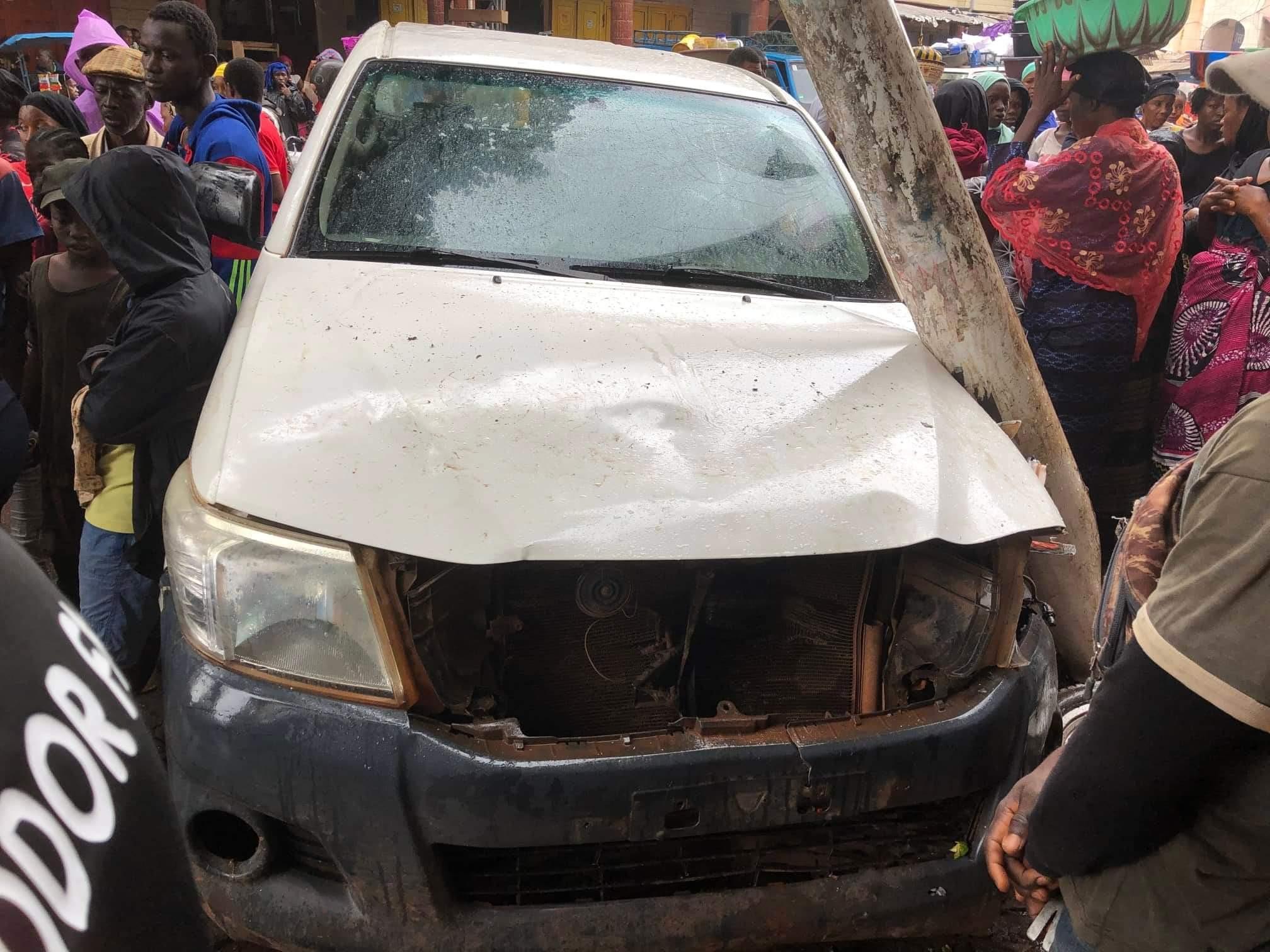 Kindia : un pick-up déroute et fait un mort et plusieurs blessés au marché Wambelén Kindia : un pick-up déroute et fait un mort et plusieurs blessés au marché Wambelén